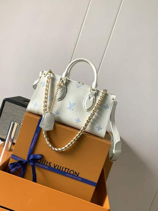 Picture of Louis Vuitton Handbags _SKUfw235415425fw
